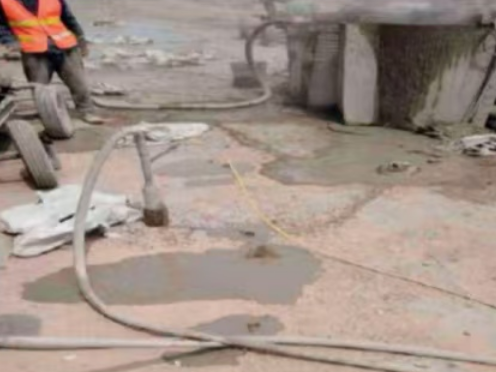 砚山水泥混凝土路面板底注浆技术 路面脱空注浆整治方案