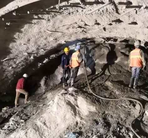 砚山拱顶带模注浆料的施工流程及注意事项